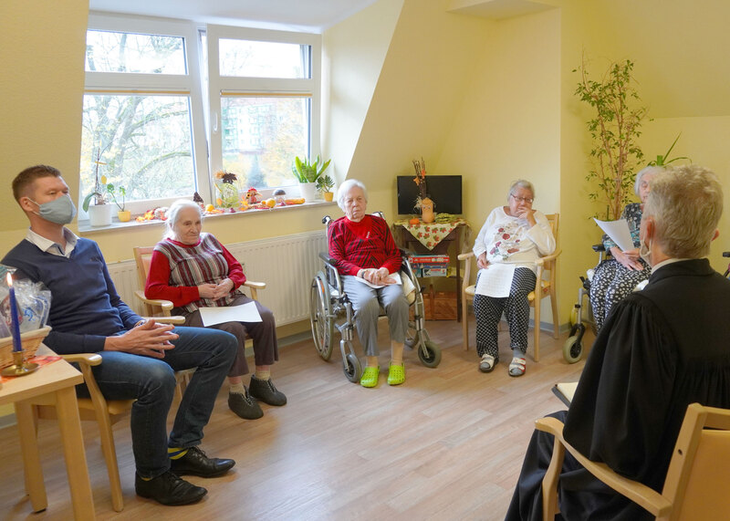 Brambor Pflegedienst Betreutes Wohnen Waldheim Klienten beim Gottesdienst 2020