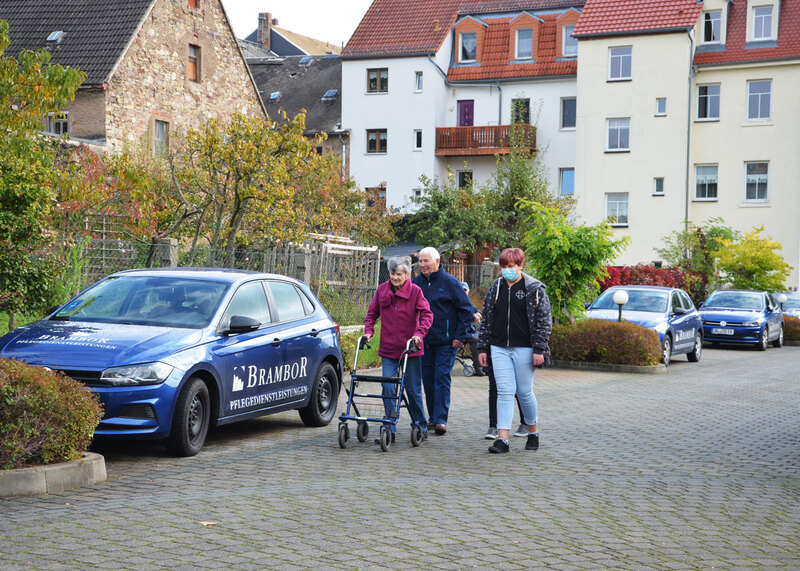 brambor pflegedienst rosswein tagespflege klienten spaziergang projekt förderschule