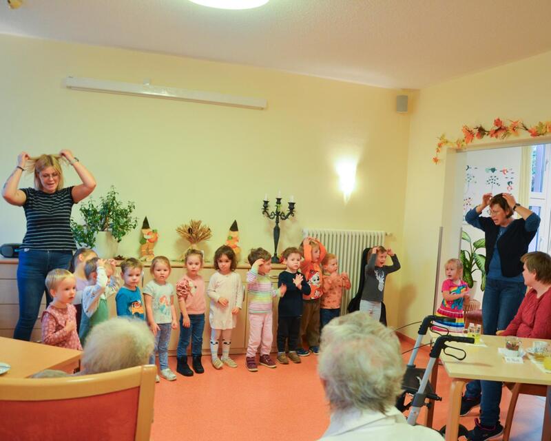 brambor pflegedienst rosswein tagespflege senioren tanzende Kinder