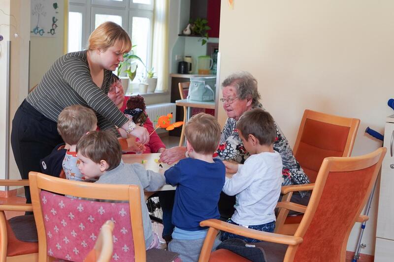 brambor pflegedienst tagespflege rosswein kinder senioren erzieher basteln zu ostern