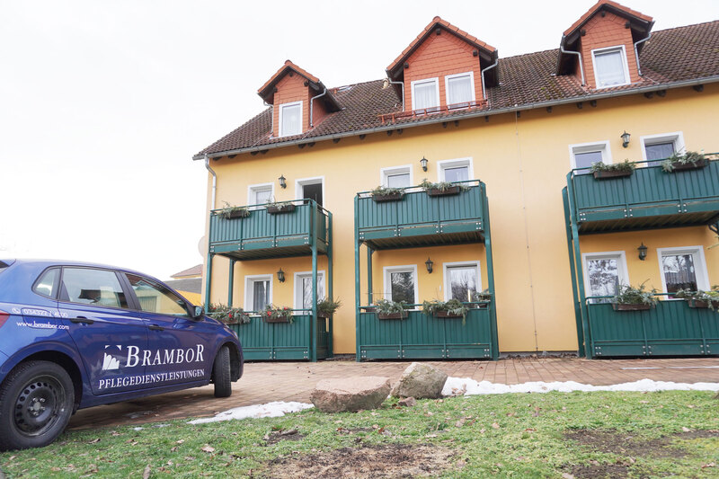 Brambor Pflegedienst Betreutes Wohnen Ostrau Aussenbereich Brambor-Auto