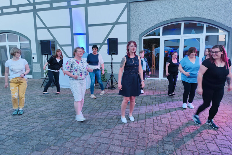 brambor pflegedienst mitarbeiter sommerfest landhotel sonnenhof ossig line dance