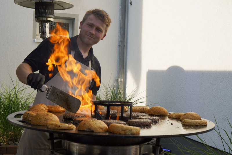 brambor pflegedienst mitarbeiter sommerfest landhotel sonnenhof ossig live cooking