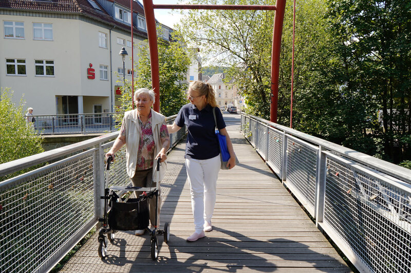 Brambor pflegedienst entlastungsleistungen klienten mitarbeiter altenpflege doebeln spaziergang innenstadt