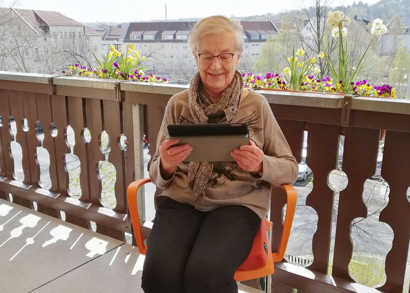 Brambor Pflegedienstleistungen Betreutes Wohnen Doebeln Klientin Tablet Videotelefonie app 2020