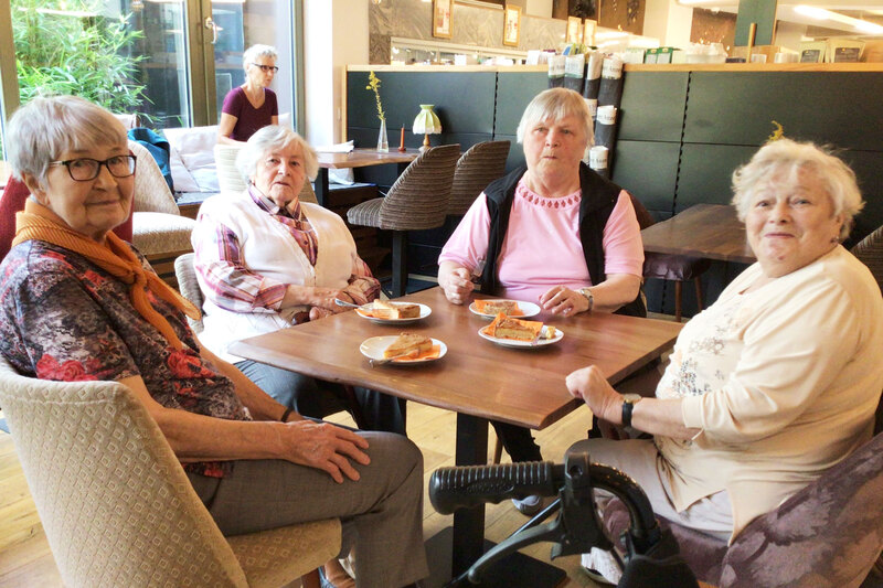 Brambor Pflegedienstleistungen Tagespflege Sonne Senioren Ausflug Kaffee