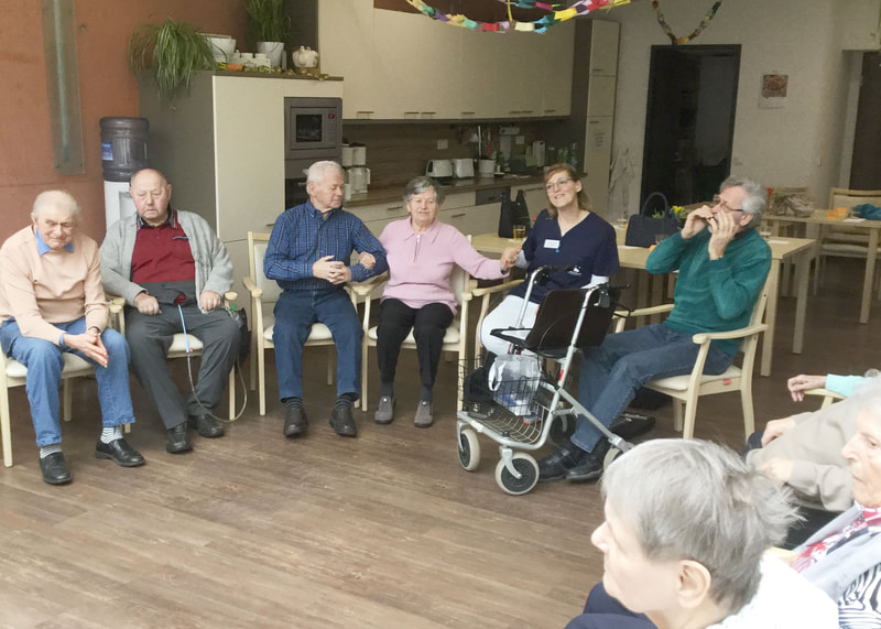 Brambor Pflegedienstleistungen - Musik in der  Tagespflege Döbeln, Senioren