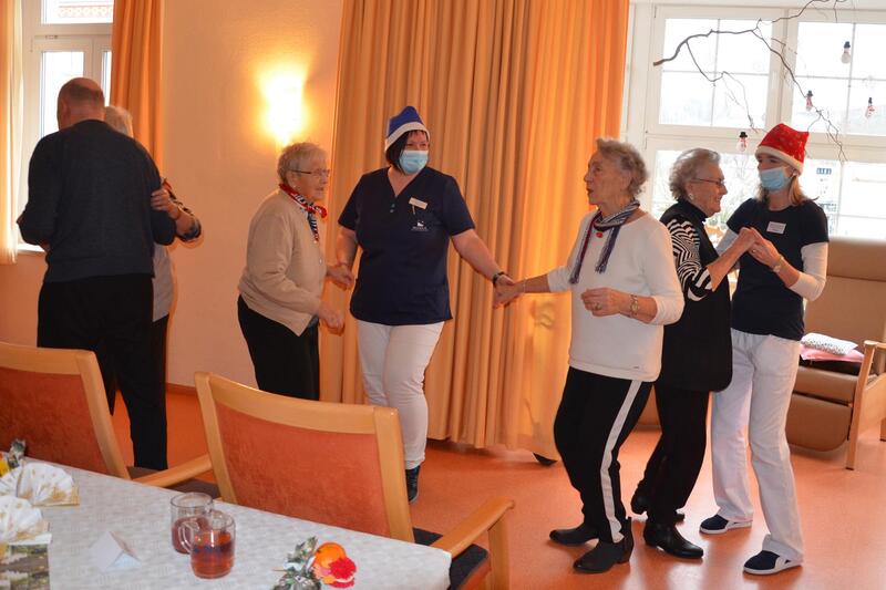 brambor pflegedienstleistungen tagespflege rosswein weihnachten 2022 (1) senioren tanz