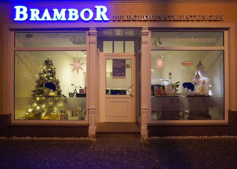 Brambor Pflegedienstleistungen Ambulante Pflege Geschäftsstelle Waldheim Adventskalender Schaufenster Weihnachten