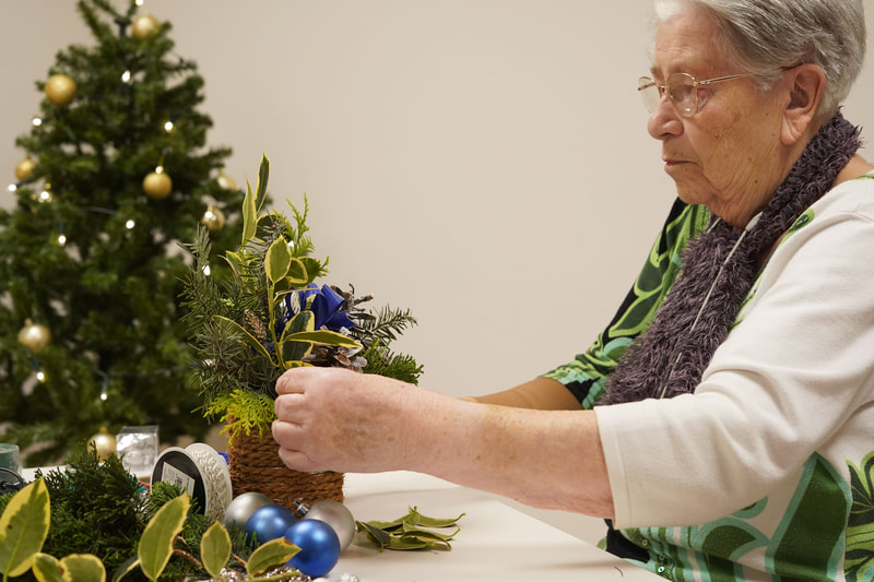 Brambor Pflegedienstleistungen kurzzeitpflege weihnachten klienten basteln individuell