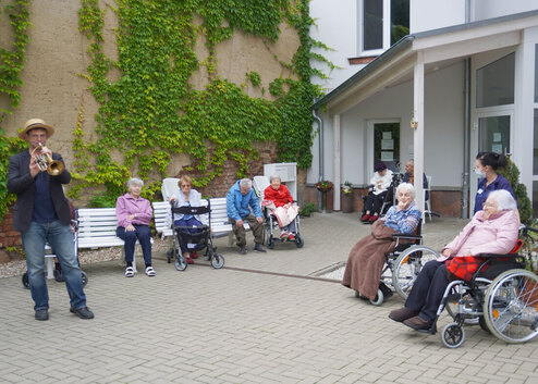 Brambor Pflegedienstleistungen Betreutes Wohnen Waldheim Senioren Klienten Musik 2020