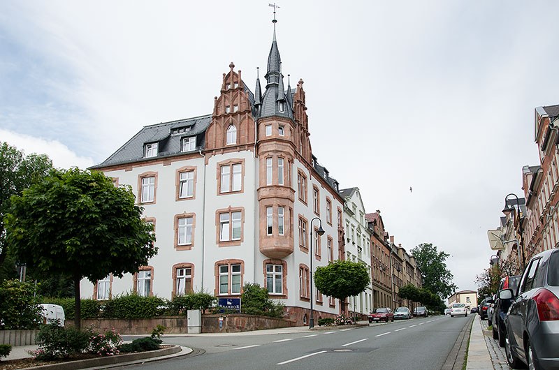 Haus „Zum Türmchen“ in Waldheim, rotes Backsteingebäude mit Türmchen