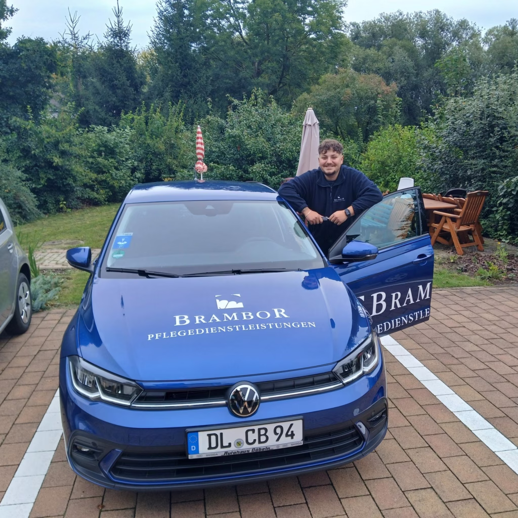 Übergabe neuer Dienstwagen, Foto 2