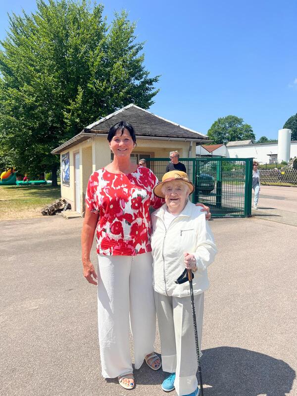 Foto zum Beitrag „Sommerfest im Roßweiner Stadion“: sommerfest rsv klienten gertraude block und cornelia