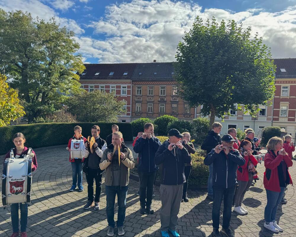 Foto zum Beitrag „Roßweiner Spielmannszug bereitet Senioren eine Freude“: Roßwein musiknachmittag spielleute