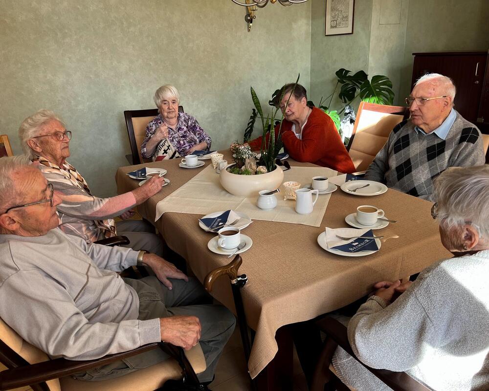 Foto zum Beitrag „Roßweiner Spielmannszug bereitet Senioren eine Freude“: Roßwein musiknachmittag gute stube