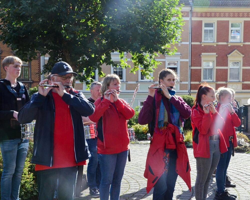 Foto zum Beitrag „Roßweiner Spielmannszug bereitet Senioren eine Freude“: Roßwein musiknachmittag spielmannszug