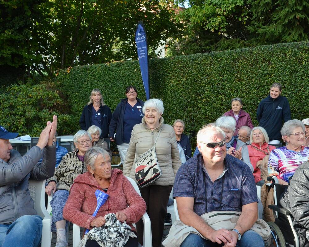 Foto zum Beitrag „Roßweiner Spielmannszug bereitet Senioren eine Freude“: Roßwein musiknachmittag publikum