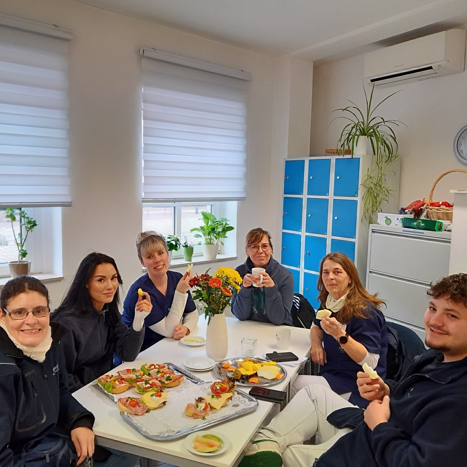 40 Jahre, und das Team feiert mit: Frühstück zum Geburtstag
