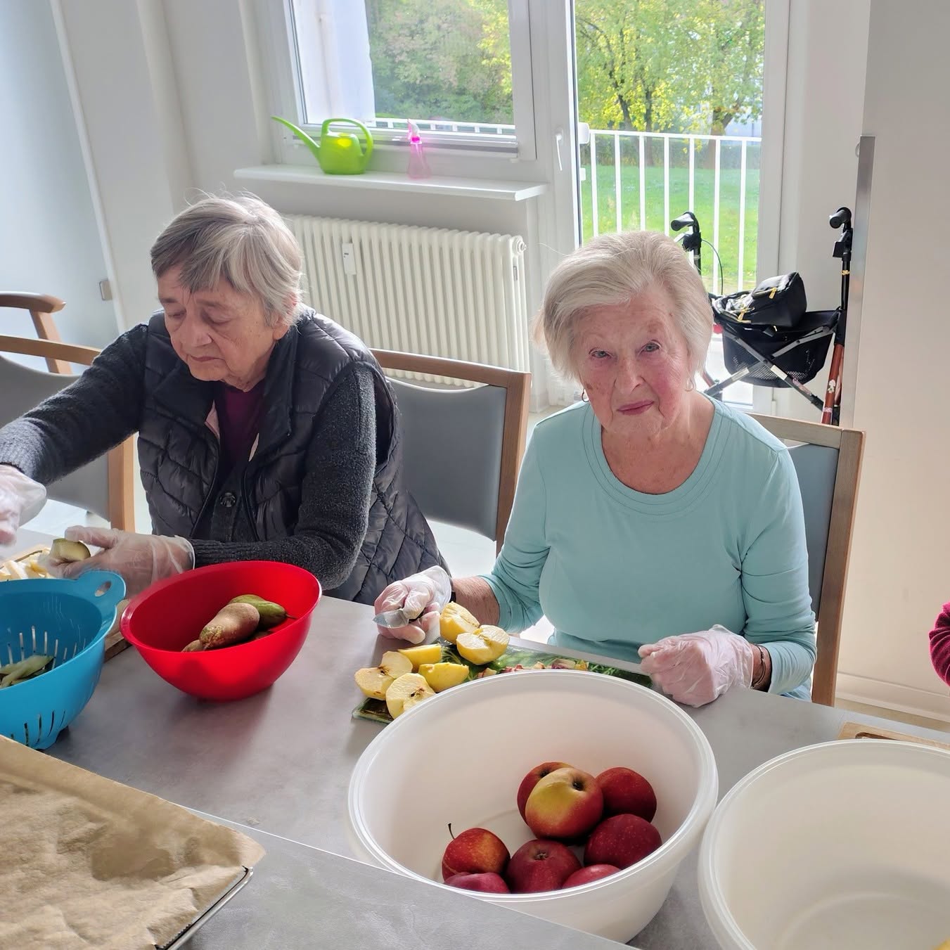 Ran an die Äpfel und Birnen: Apfelkuchen in der Tagespflege Sonnenterrassen