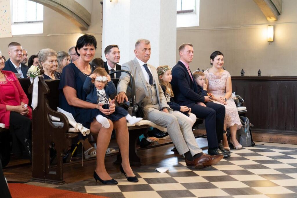 Foto zum Beitrag „Traumhochzeit beim Pflegedienst Brambor“: hochzeit benjamin und franziska familie