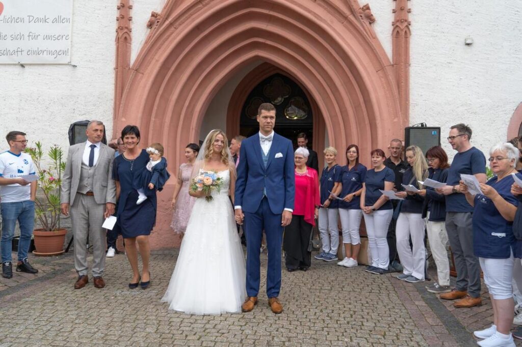 Foto zum Beitrag „Traumhochzeit beim Pflegedienst Brambor“: hochzeit benjamin und franziska vor der nicolaikirche