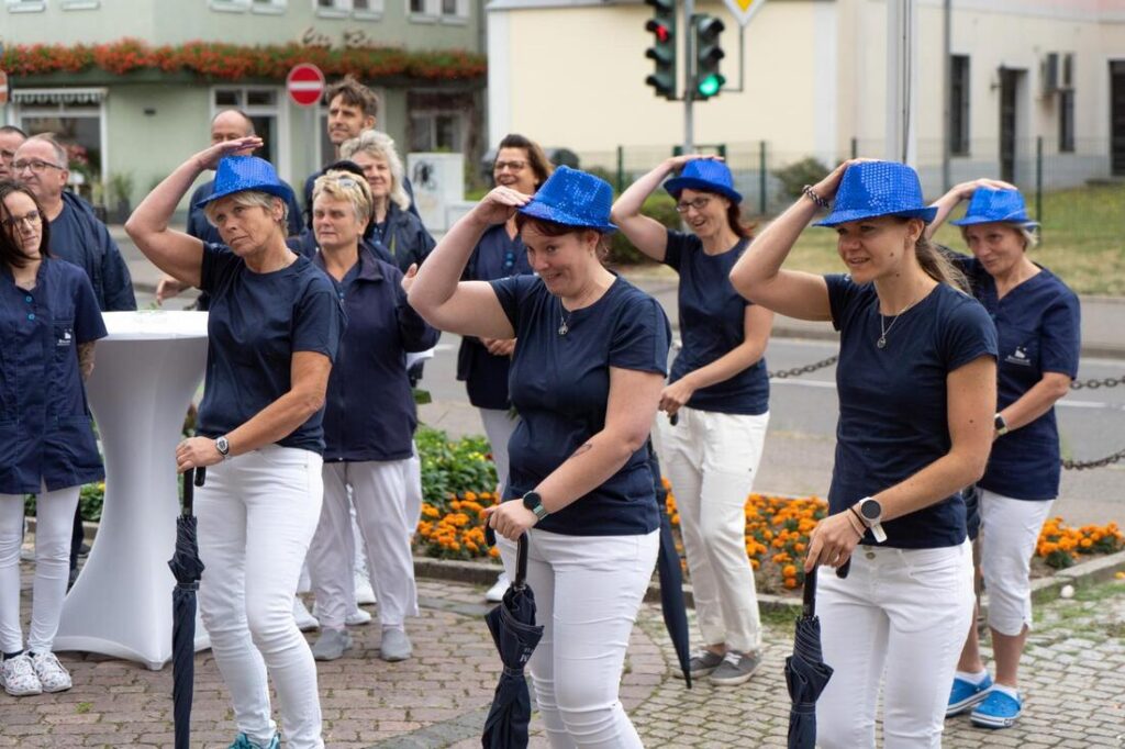 Foto zum Beitrag „Traumhochzeit beim Pflegedienst Brambor“: hochzeit benjamin und franziska choreografie