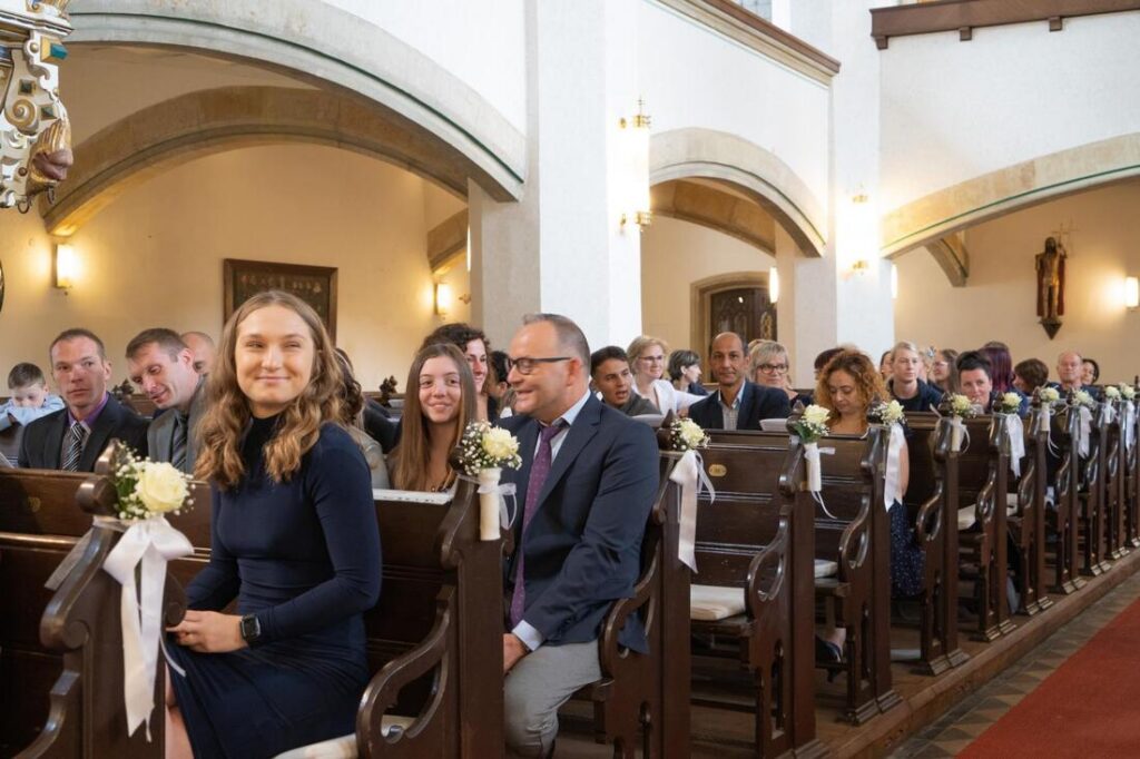 Foto zum Beitrag „Traumhochzeit beim Pflegedienst Brambor“: hochzeit benjamin und franziska gäste