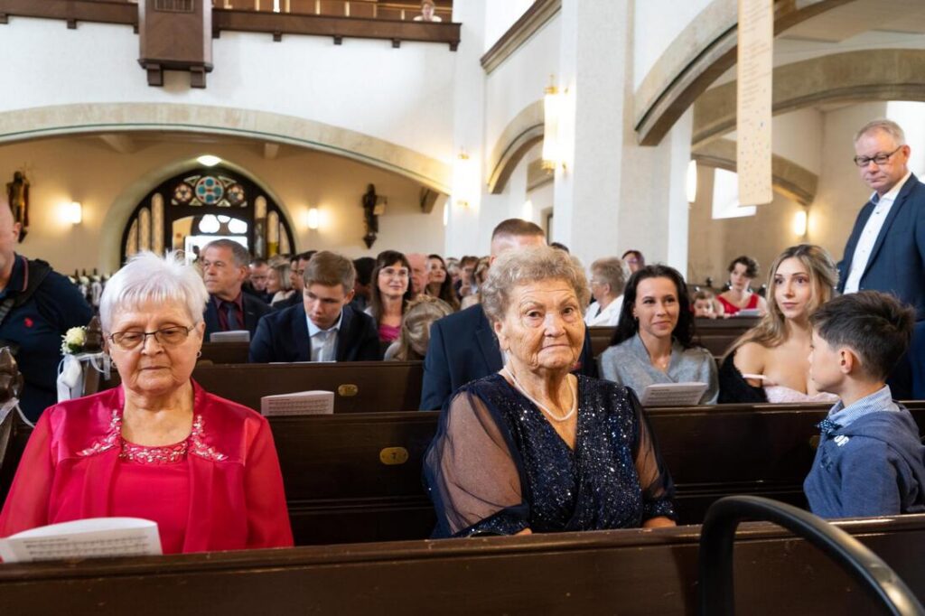 Foto zum Beitrag „Traumhochzeit beim Pflegedienst Brambor“: hochzeit benjamin und franziska traugäste