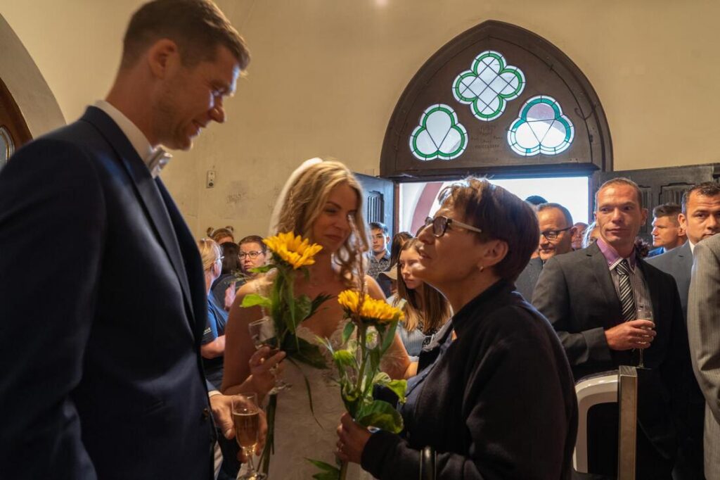 Foto zum Beitrag „Traumhochzeit beim Pflegedienst Brambor“: hochzeit benjamin und franziska wünsche von pflegeassistenz petra kolko