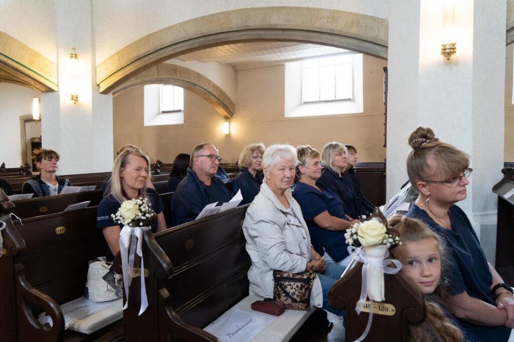 Foto zum Beitrag „Traumhochzeit beim Pflegedienst Brambor“: hochzeit benjamin und franziska mitarbeiter und klienten