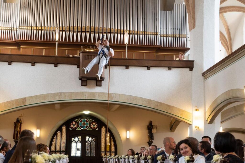 Foto zum Beitrag „Traumhochzeit beim Pflegedienst Brambor“: hochzeit benjamin und franziska trauansprache pfarrer