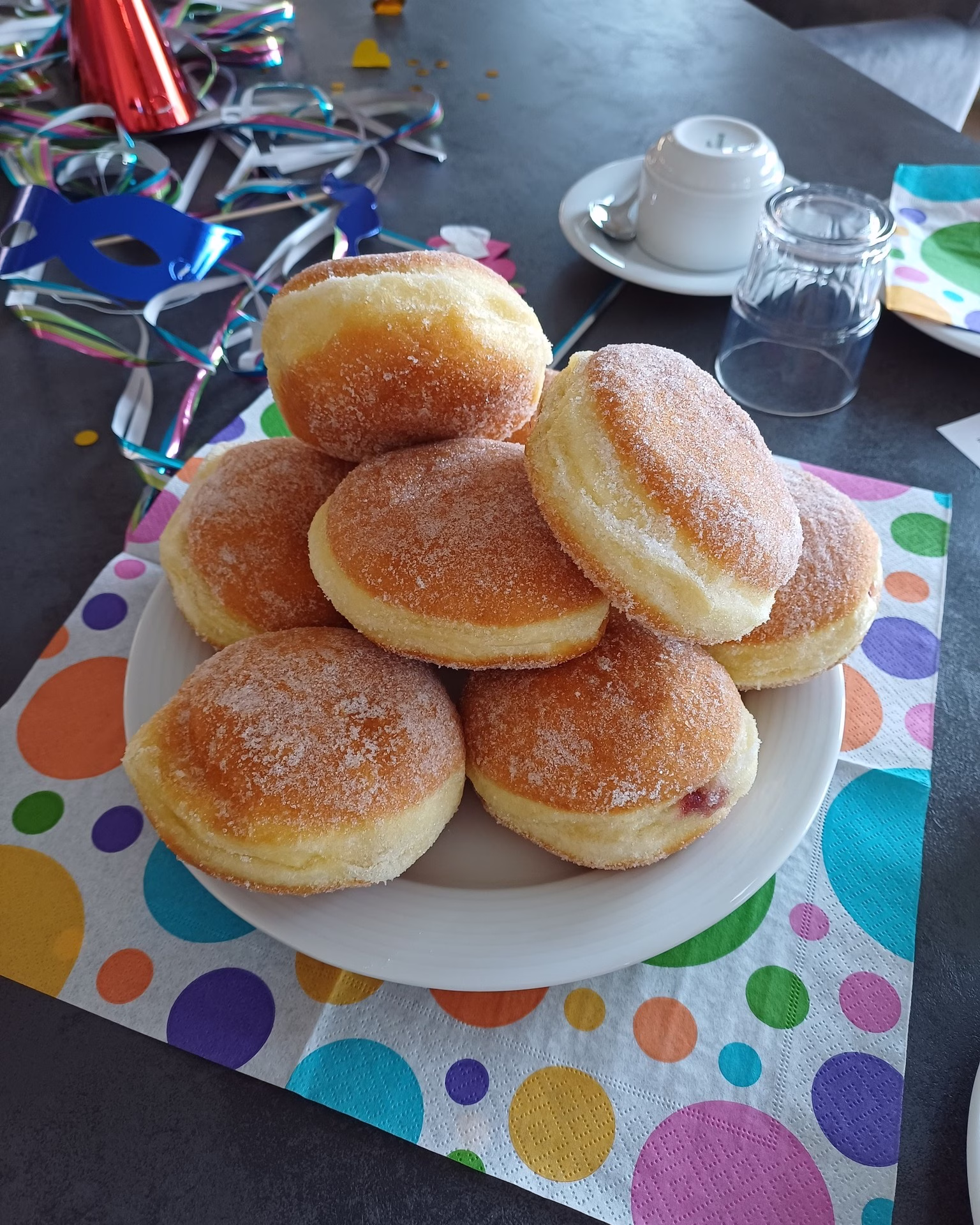 Helau im Betreuten Wohnen Ostrau: Pfannkuchen mit Überraschung