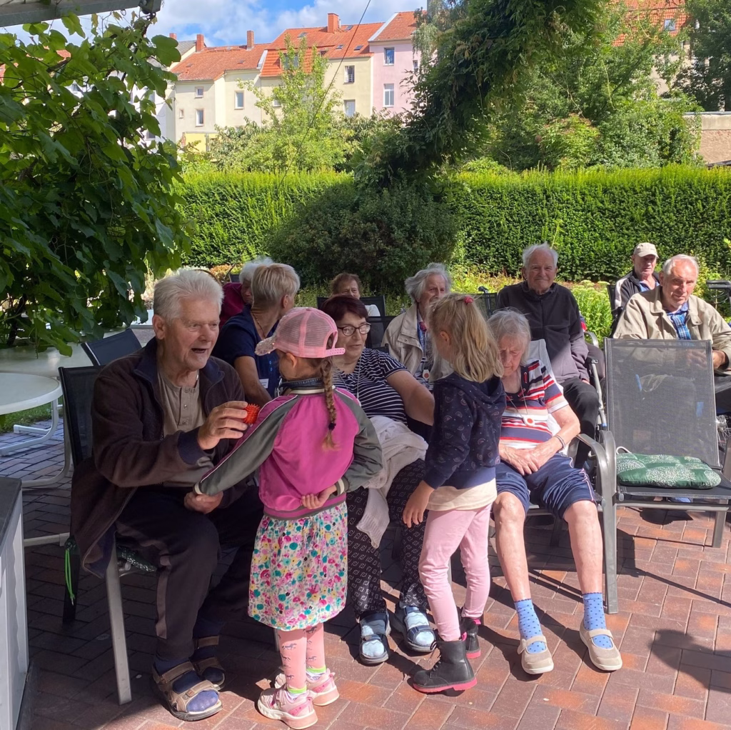 Kinderbesuch in Tagespflege und Kurzzeitpflege, Foto 2