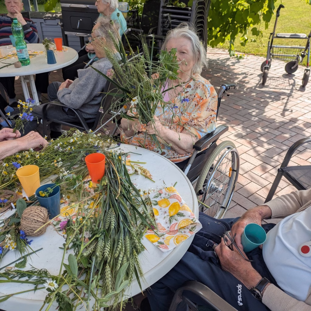 Blumen binden im Freien, Foto 8