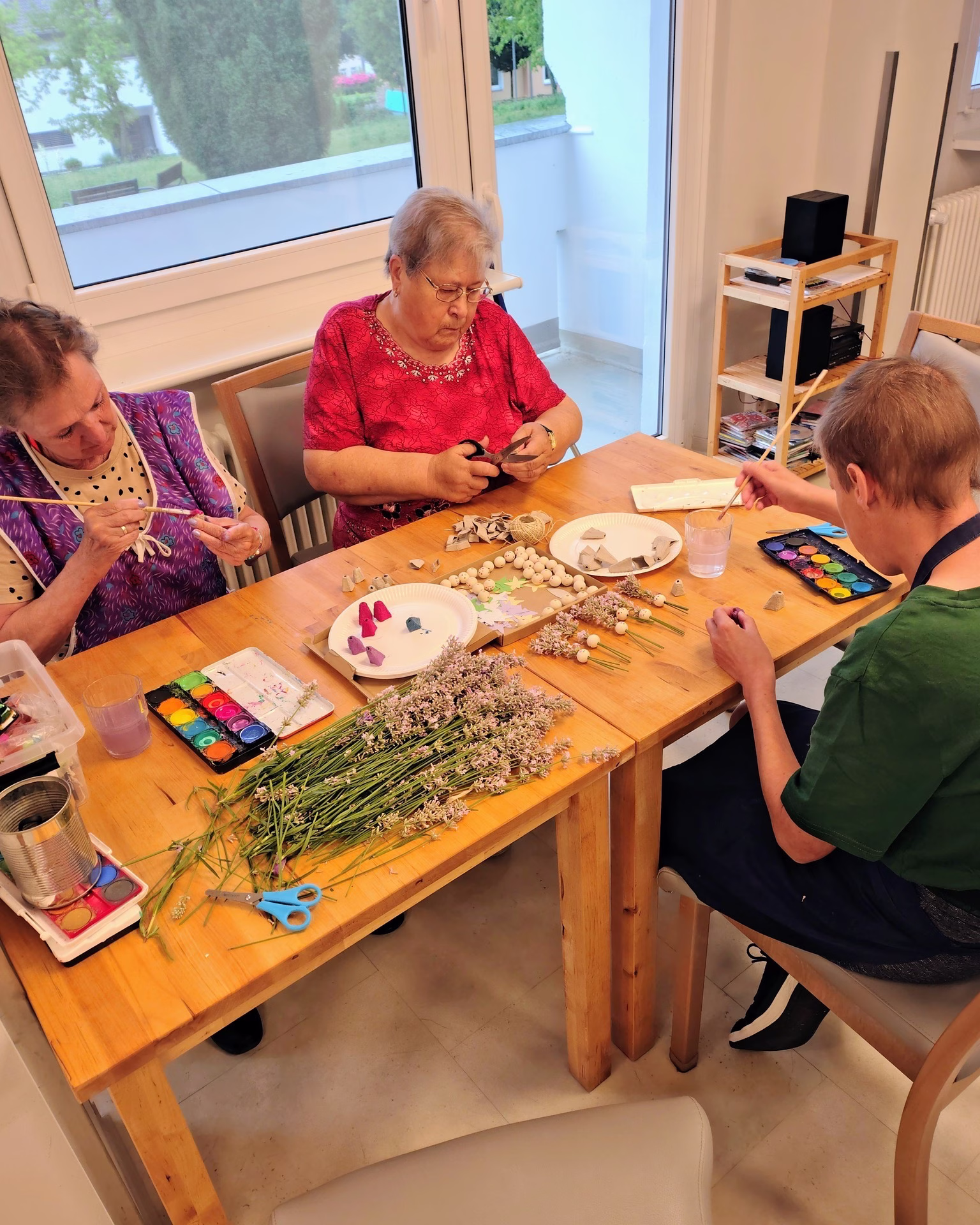 Kreativ mit Lavendel in der Tagespflege Sonnenterrassen