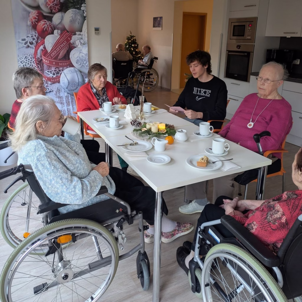 Adventsbasteln und Stollen in der Kurzzeitpflege, Foto 4