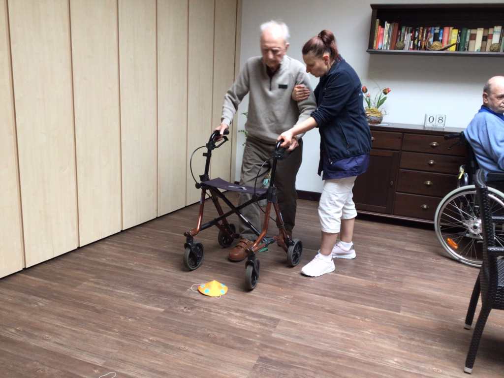 Rollator-Parcours in der Tagespflege, Foto 4