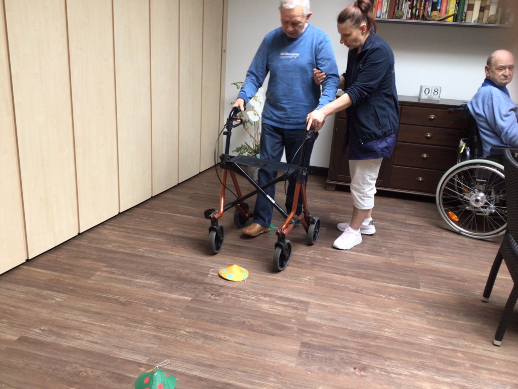 Rollator-Parcours in der Tagespflege, Foto 5