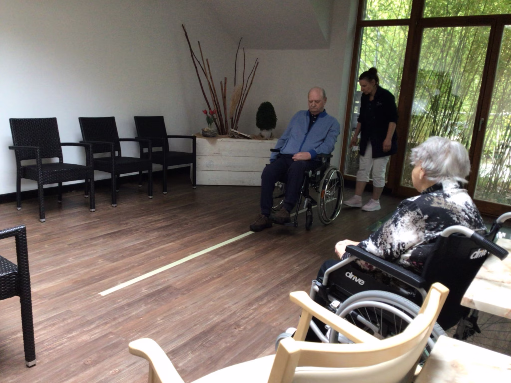 Rollator-Parcours in der Tagespflege, Foto 6