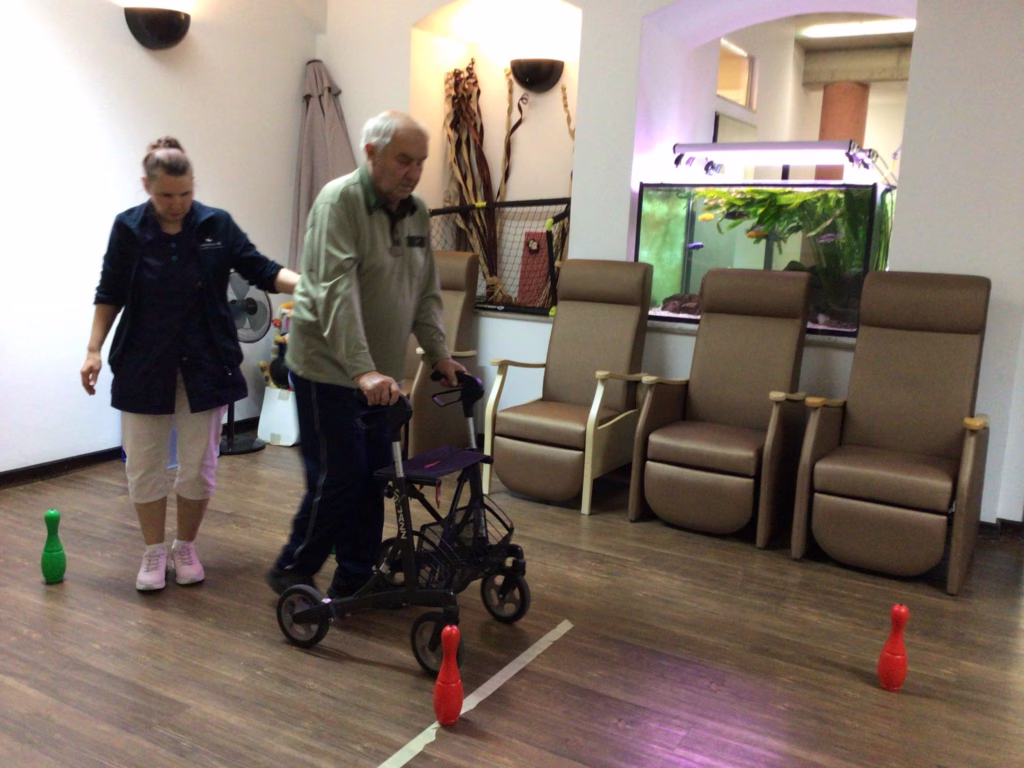 Rollator-Parcours in der Tagespflege, Foto 7