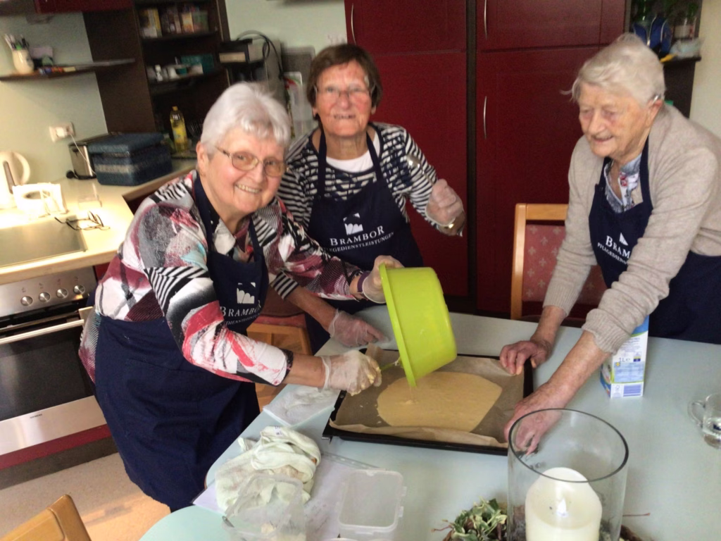 Gemeinsames Backen in der Tagespflege Roßwein, Foto 2