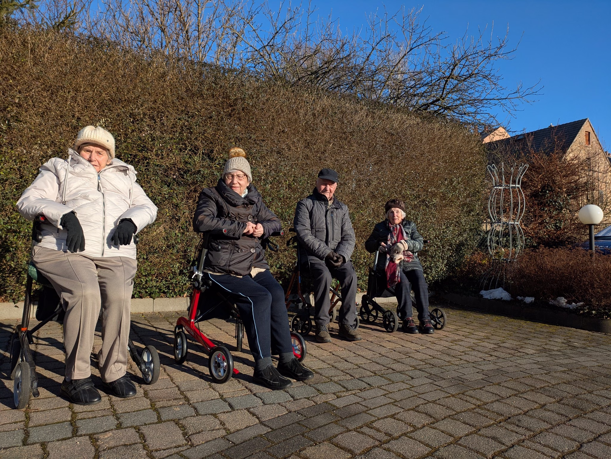 Eine wunderbare Zeit im Freien: Spaziergang der Kurzzeitpflege