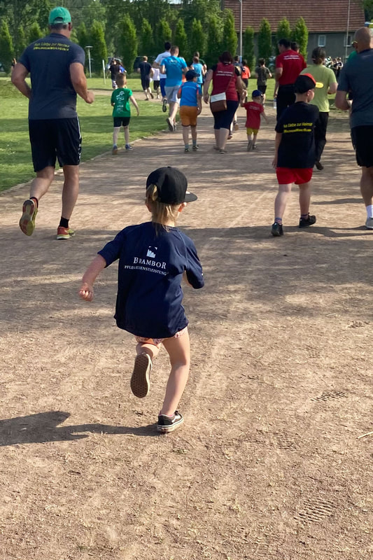 Foto zum Beitrag „Laufen für die Kinderkrebsforschung“: spende lauf aktion waldheim 2022 mitteldeutsche kinder krebsforschung