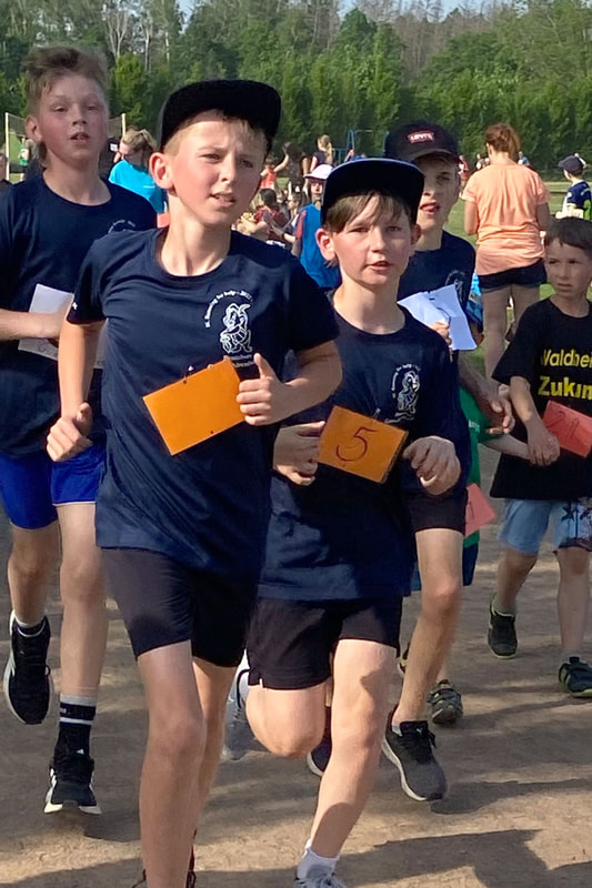 Foto zum Beitrag „Laufen für die Kinderkrebsforschung“: spende lauf aktion waldheim 2022 schüler oberschule waldheim