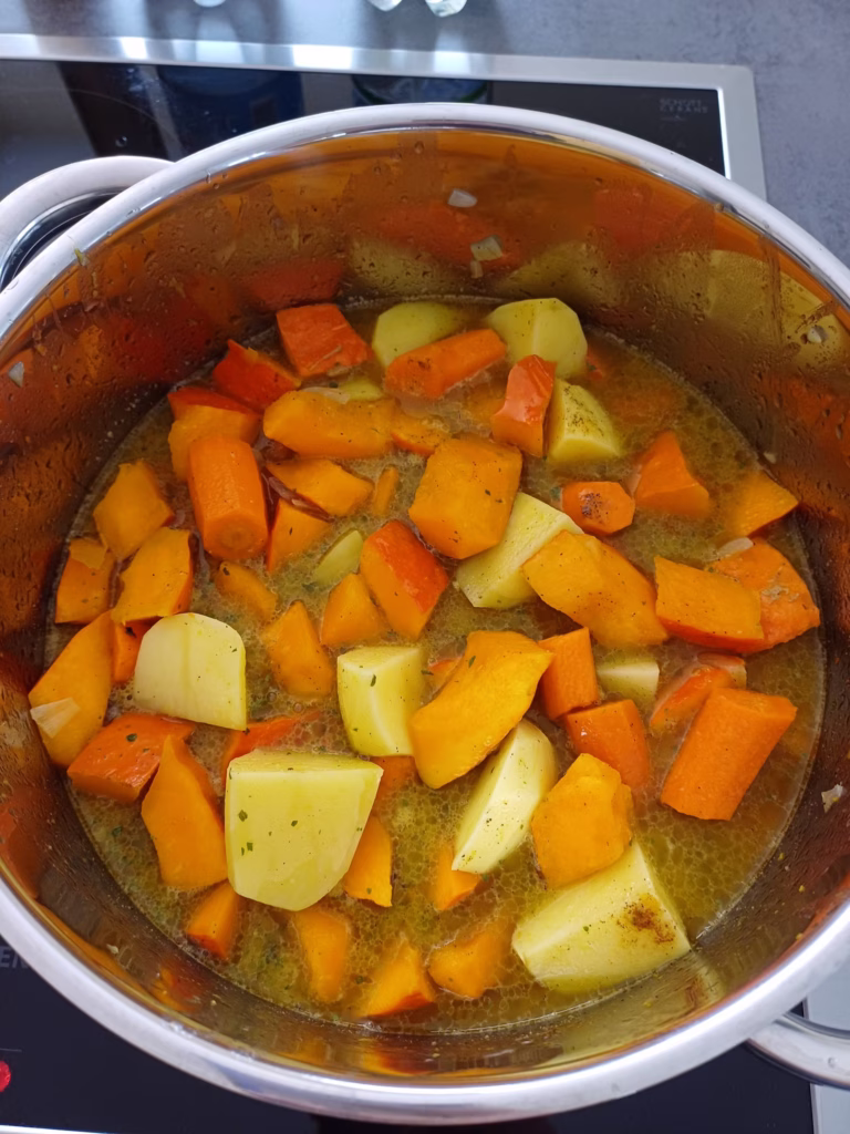 Gemeinsames Essen des Teams, Foto 2