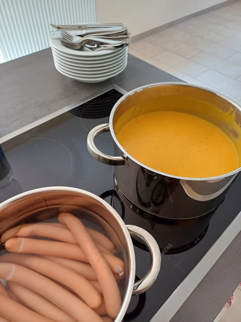Gemeinsames Essen des Teams, Foto 3